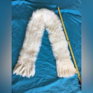 Gorgeous vintage Crown Cap white real fur scarf, like new.